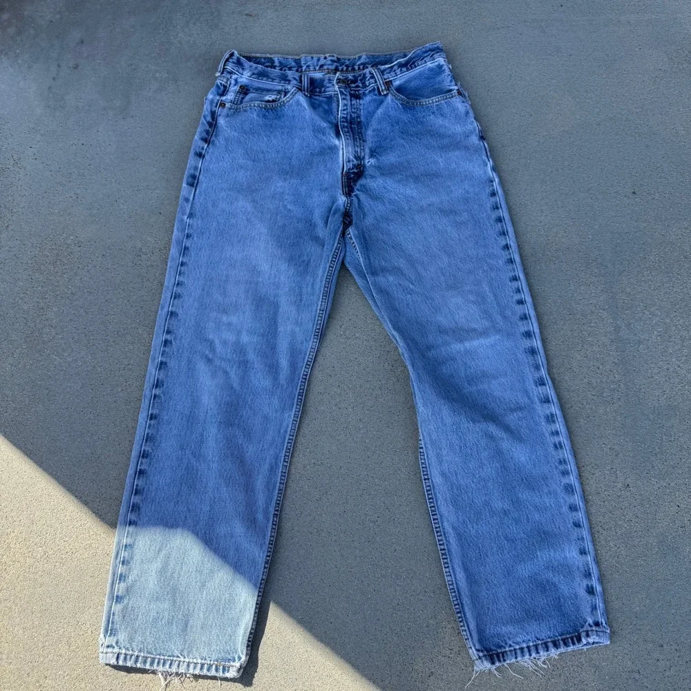 Levi's 550 Relaxed Fit Jeans Mens 36x30 Light Wash Blue Denim Distressed Vintage - Picture 2 of 11